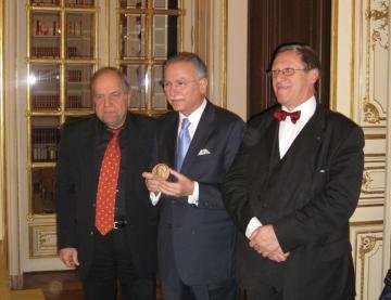 Prof. İhsanoğlu honoured by the Koyré Medal